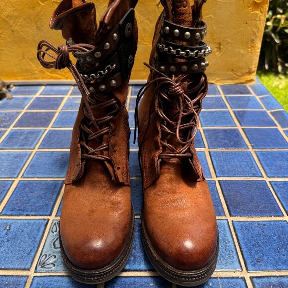 A.S.98 ultra-fashionable leather boots. Great deal at this price. Get them now! - Picture 2 of 4